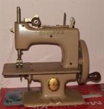 Vintage cast iron miniature Singer sewing machine.