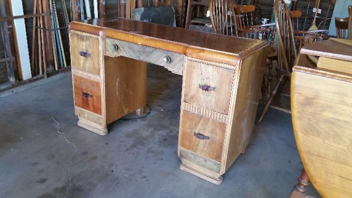 Art Deco Style Desk, needs some attention, 5 Drawers
