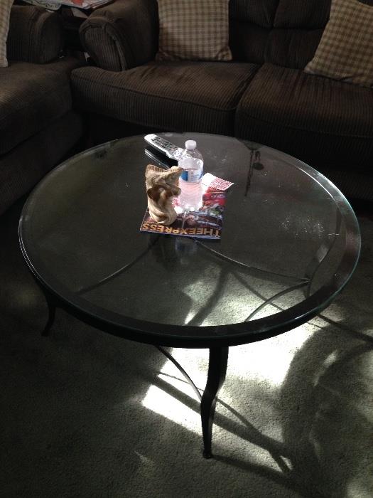 Glass top coffee table / there is a matching end table.