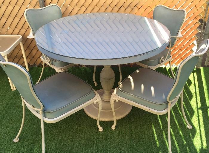 Vintage Metal Table w 4 Chairs and Convertible Top 