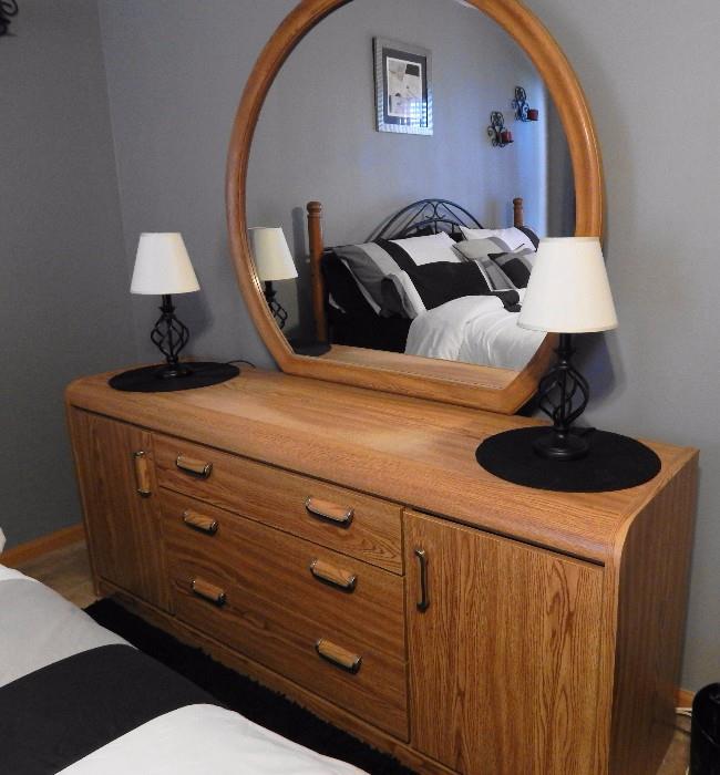 King size dresser drawer with mirror and lamps