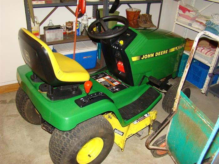 John Deere X173 riding lawn mower. Reconditioned just before sale. Looks and works like new.