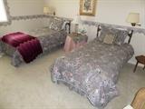 Twin Beds with Sealy Mattresses/Box Springs