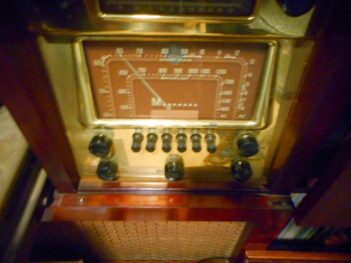 Vintage Magnavox radio