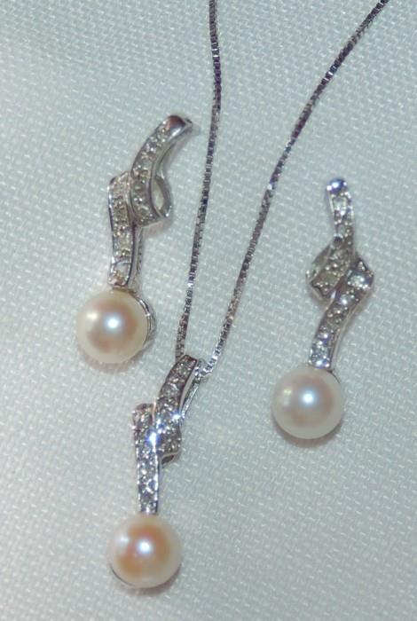 14 Diamond and Pearl Necklace and Earrings