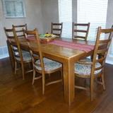 Dining Room Table and 6 chairs