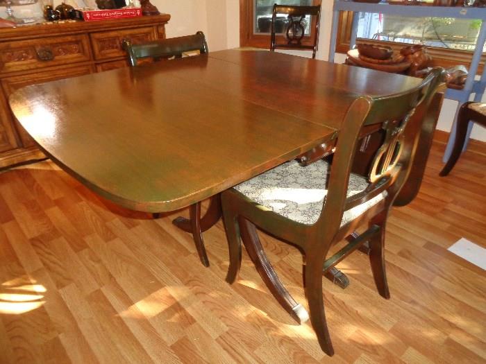 Nice vintage Duncan Phyfe table w/4 chairs