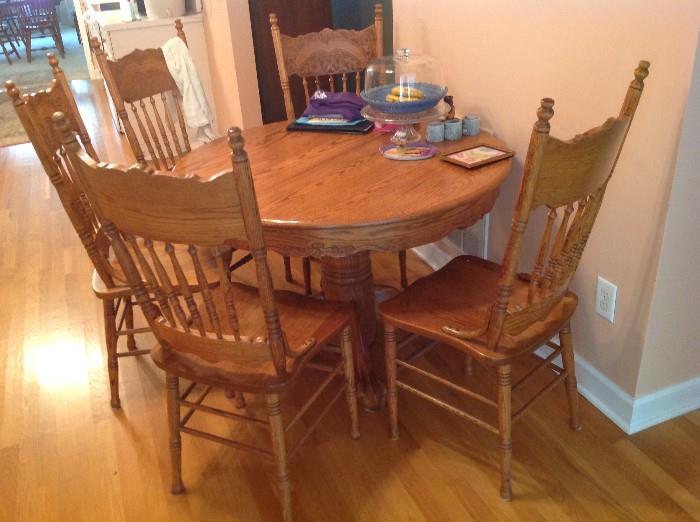 Pedestal Table / 6 Chairs - $ 300.00