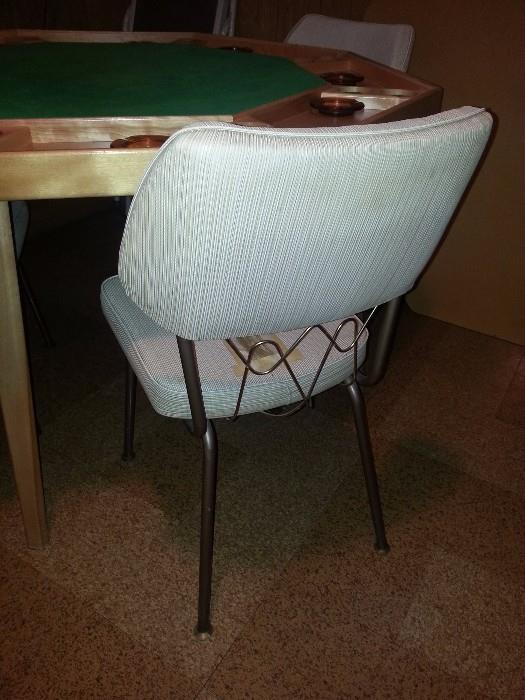 this chair goes with a different table...keep scrollings
