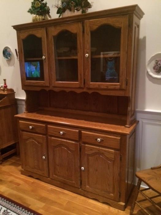 Solid Oak China Cabinet/Hutch - 2 pieces sold together, excellent condition