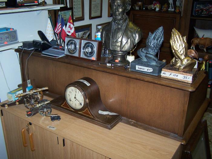 Lincoln bust, toy canons, Seth Thomas clock