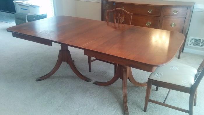 A Lovely 1940's mahogany twin pedestal Duncan Phyfe dining table, with three leaves.