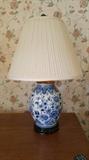 Blue willow Ginger jar lamp