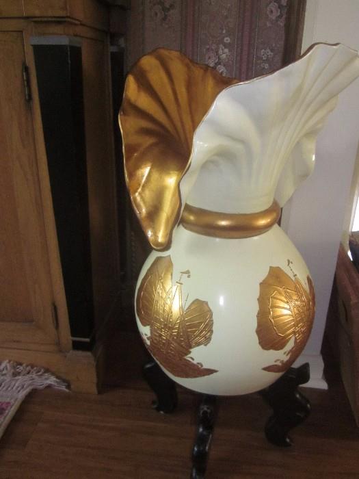 Large Asian vase, 