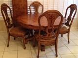 Drexel Heritage pedestal dining room table with 1 leaf and 4 chairs. Scalloped edge surrounds the burlwood top. 