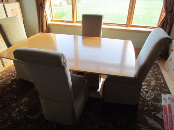 nice dining table with 8 chairs and several extra leaves