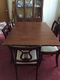 Antique Duncan Phyfe 6 pc Dining Room includes drop leaf table with 2 leaves and 5 harp back chairs