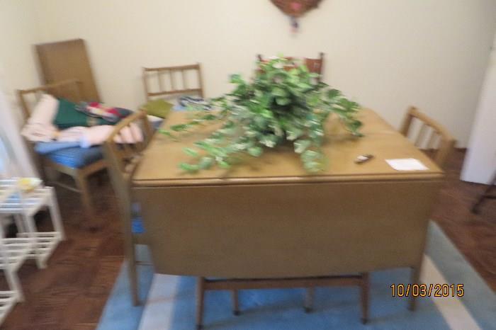 50's drop leave table with 4 chairs 39x59 with 3 -12' leaves, 6x9 rug