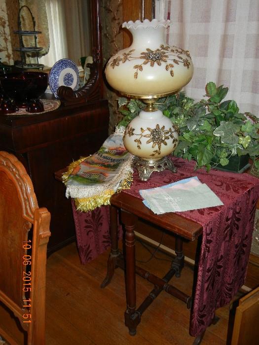  Antique Lamp   Table