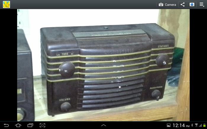 Lots of Vintage Radios