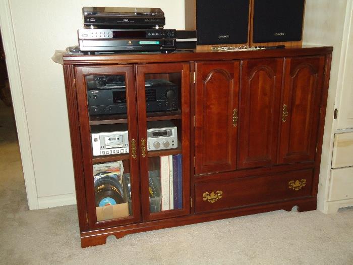 Broyhill mahogany entertainment cabinet, stereo components, albums, 45 records, Kenwood speakers