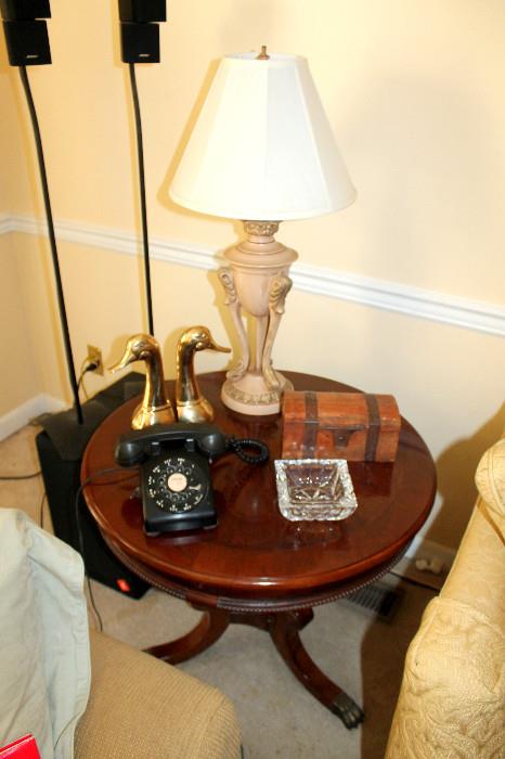 Duncan Phyfe-style end table, lamp, and decor