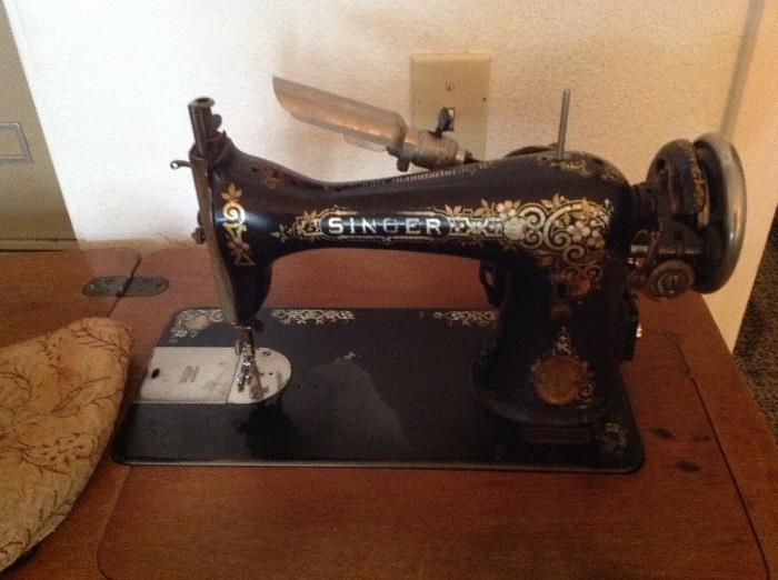 1899 Singer sewing machine. Working condition. 