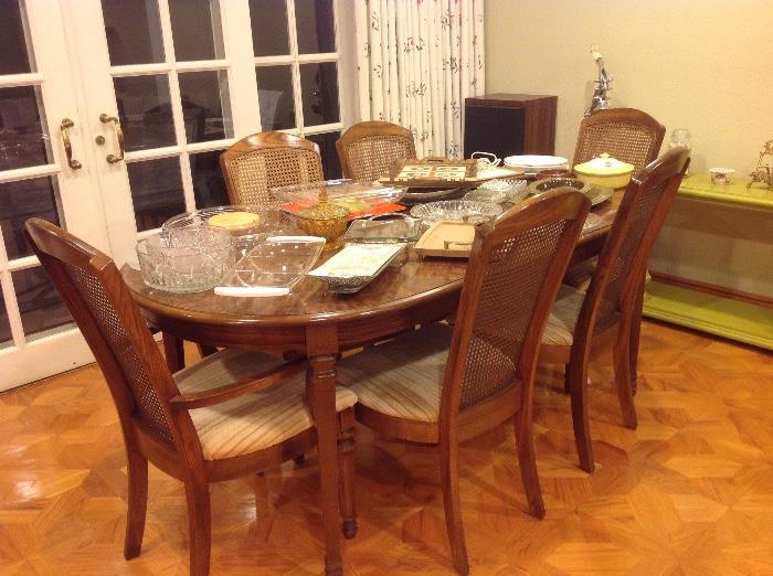 Dining set with 6 chairs - shown with extension
