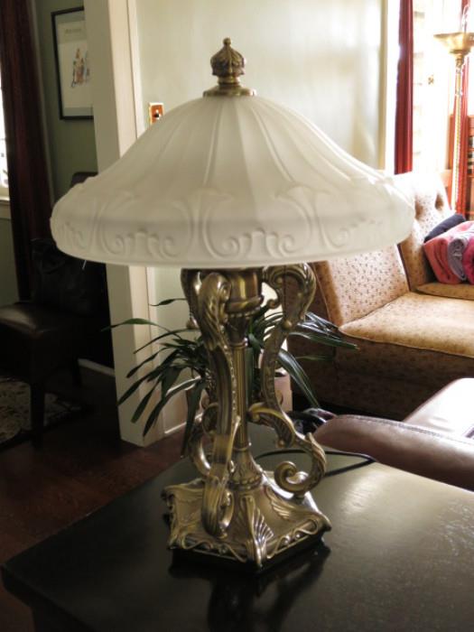 Late-Victorian-Style Lamp