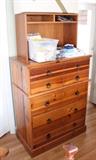 Solid Vintage 1950s 5 drawer dresser.