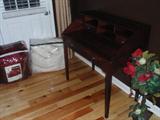 NICE PINE DESK,SEVERAL COMFORTER SETS
