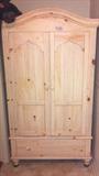 LARGE ETHAN ALLEN WARDROBE, Fancy pine furniture