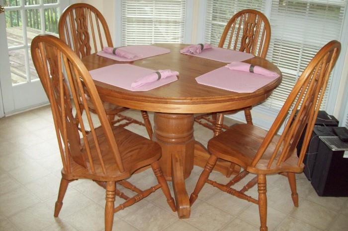 Oak Table w/4 Chairs