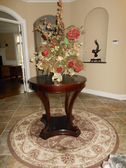rug round table and plant