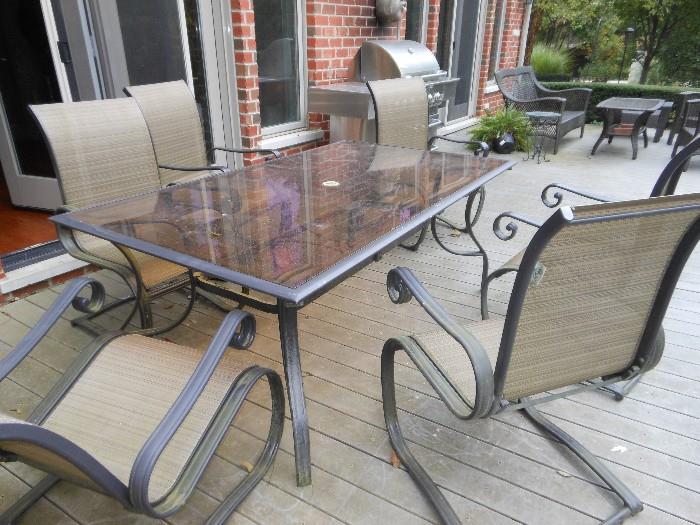 patio table and chairs 