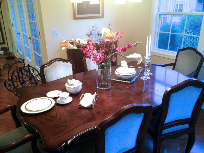 DINNING TABLE AND CHAIRS 