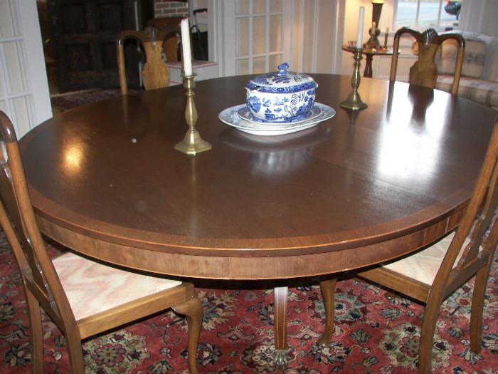 George III style banquet table (circa 1815)  w/two leaves)