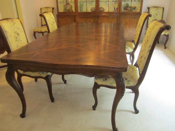 VERY NICE TABLE WITH 6 CHAIRS AND 2 LEAVES AND PADS BY KARGES