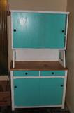 Cute vintage hutch.