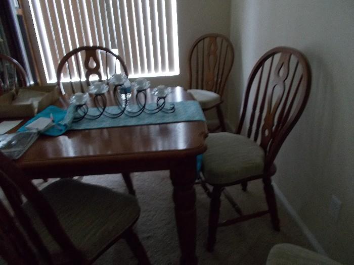 Oak Dining Room Table with 6 chairs