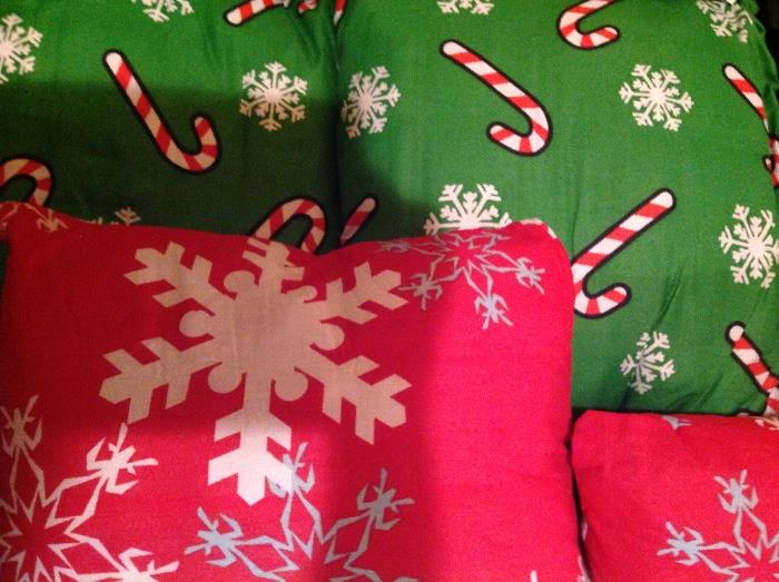 Complete Christmas bedding & pillows!