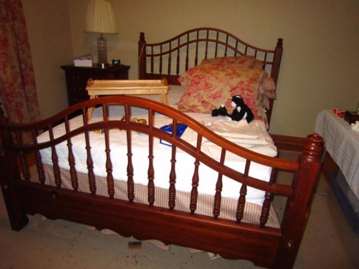 Broyhill queen/full bed.  It can be either one.  The mattress shown is a full