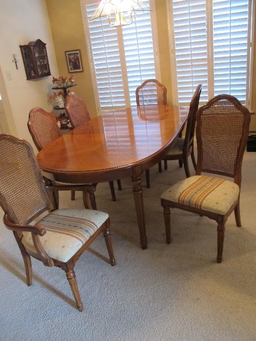 Thomasville "Serenade" oval dining table 44 x 66-98,  w/  six matching chairs