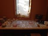 Glass/crystal items and fine china sets