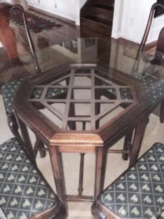 A view of the Chippendale table base.
