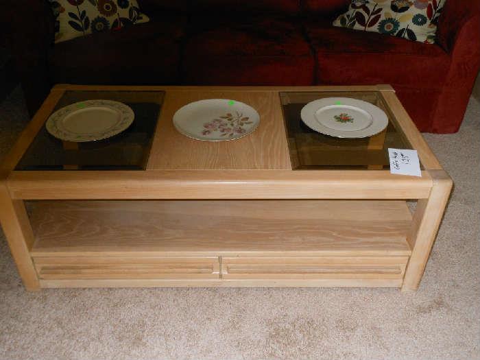 coffee  table  with  storage
