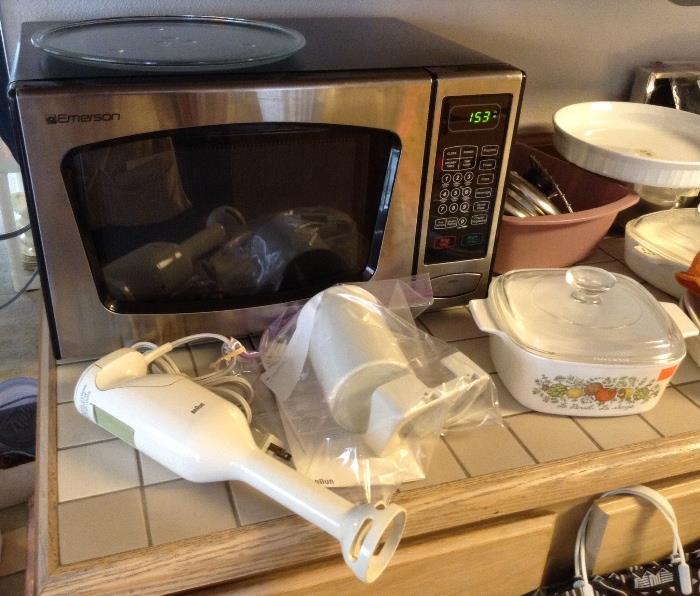 Like-new Emerson 900 watt stainless microwave (manuf. April 2014), Braun immersion blender, Corning Ware "Spice of Life" casserole with lid