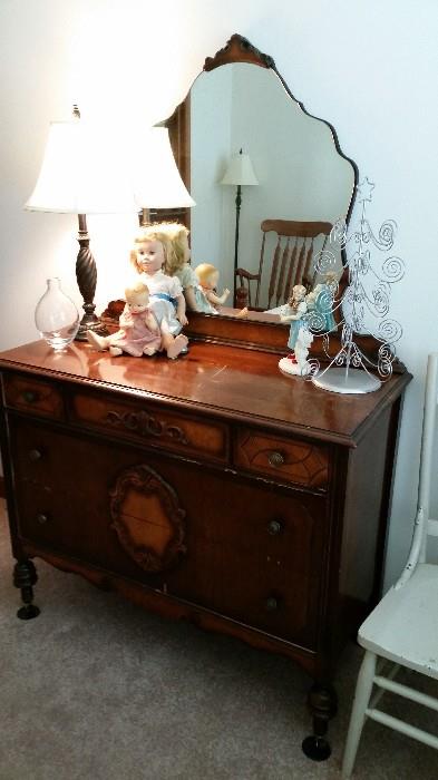 Matching dresser w/mirror, vintage dolls, Wizard of Oz figure (ONE OF THOUSANDS), no kidding, really!