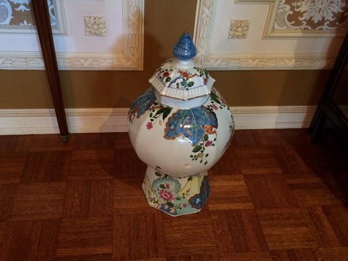 American Porcelain GInger Jar - there is a chip to the jar - not seen under the lid