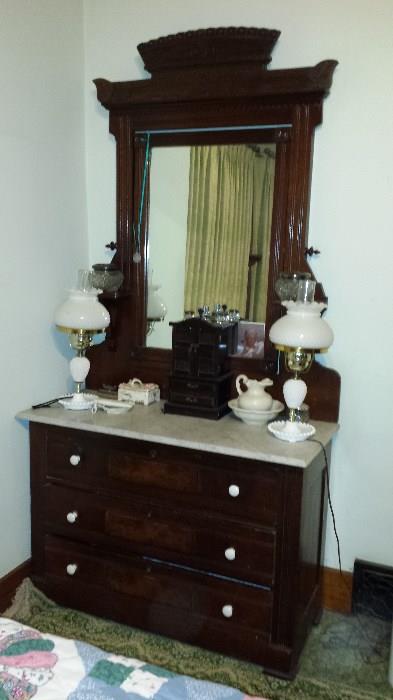 Great condition Eastlake dresser w/ marble top